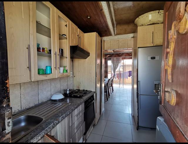 3 BEDROOM HOUSE FOR SALE IN EVATON WEST